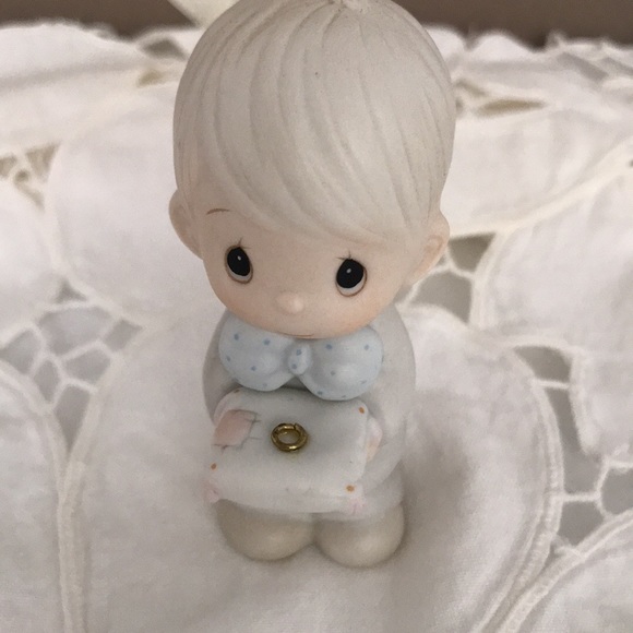 Precious Moments Figurines - Picture 7 of 10